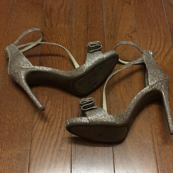 Jessica Simpson sparkle gold heel - Picture 5 of 5